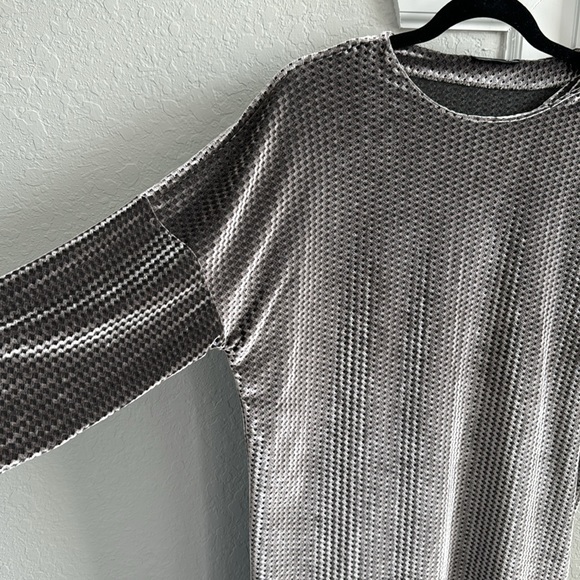 Women’s short velvet dress by Zara - Picture 2 of 4